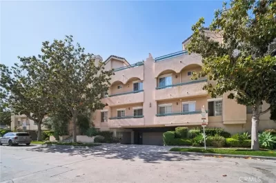 2BR Condo for Sale in Toluca Lake, CA