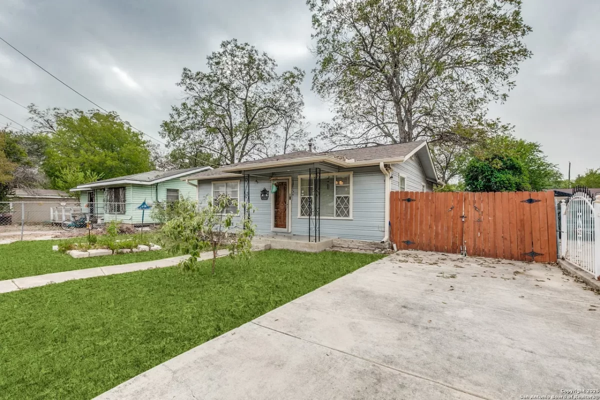 2BR House for Sale in San Antonio, TX
