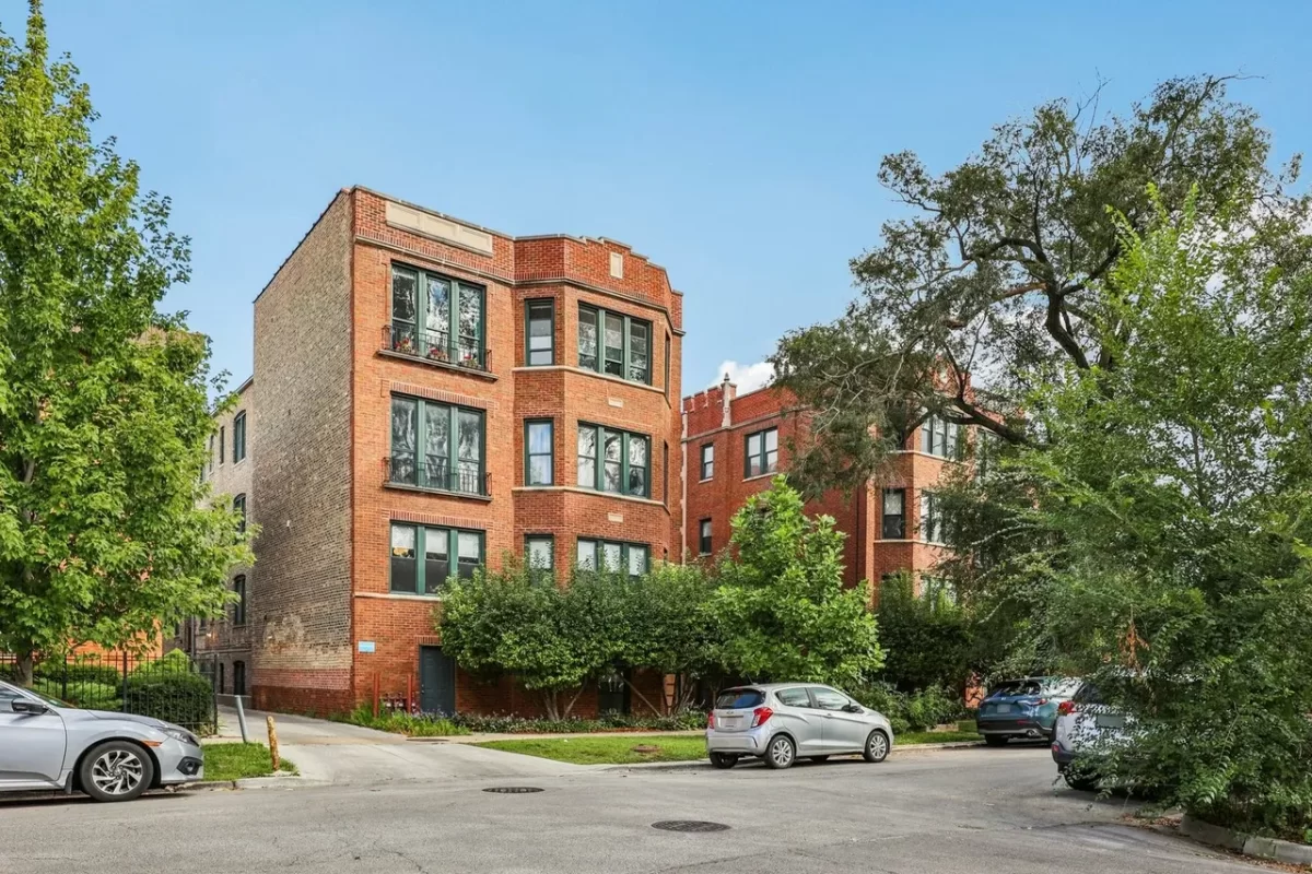 2BR Condo for Sale in Chicago, IL