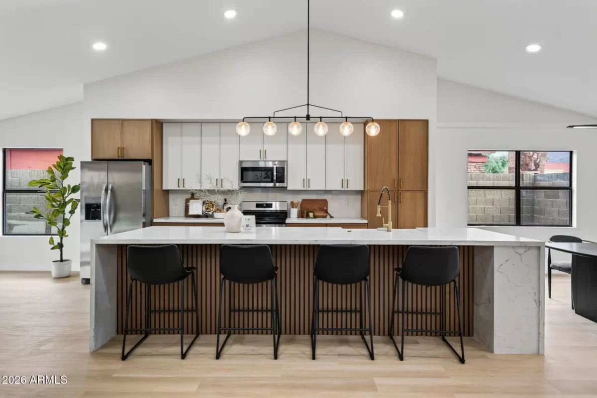 4BR House for Sale in Phoenix, AZ