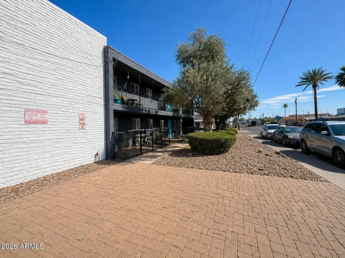 6BR Multi-Family for Sale in Phoenix, AZ