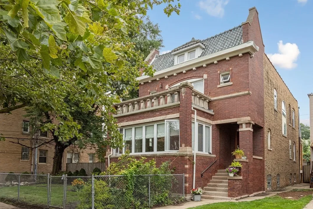 5BR House for Sale in Chicago, IL