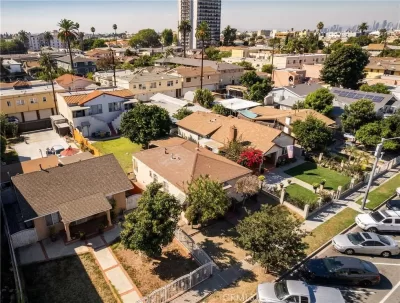 4BR Multi-Family for Sale in Huntington Park, CA