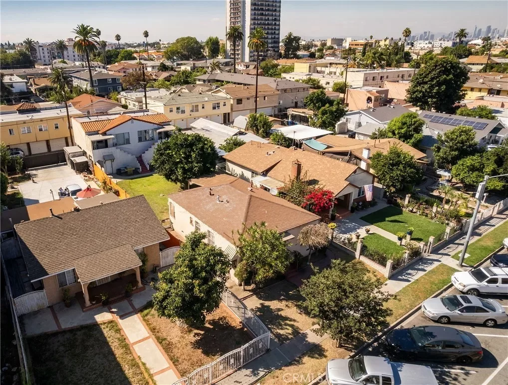 4BR Multi-Family for Sale in Huntington Park, CA
