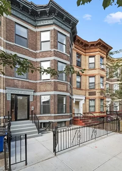 8BR Townhouse for Sale in Brooklyn, NY