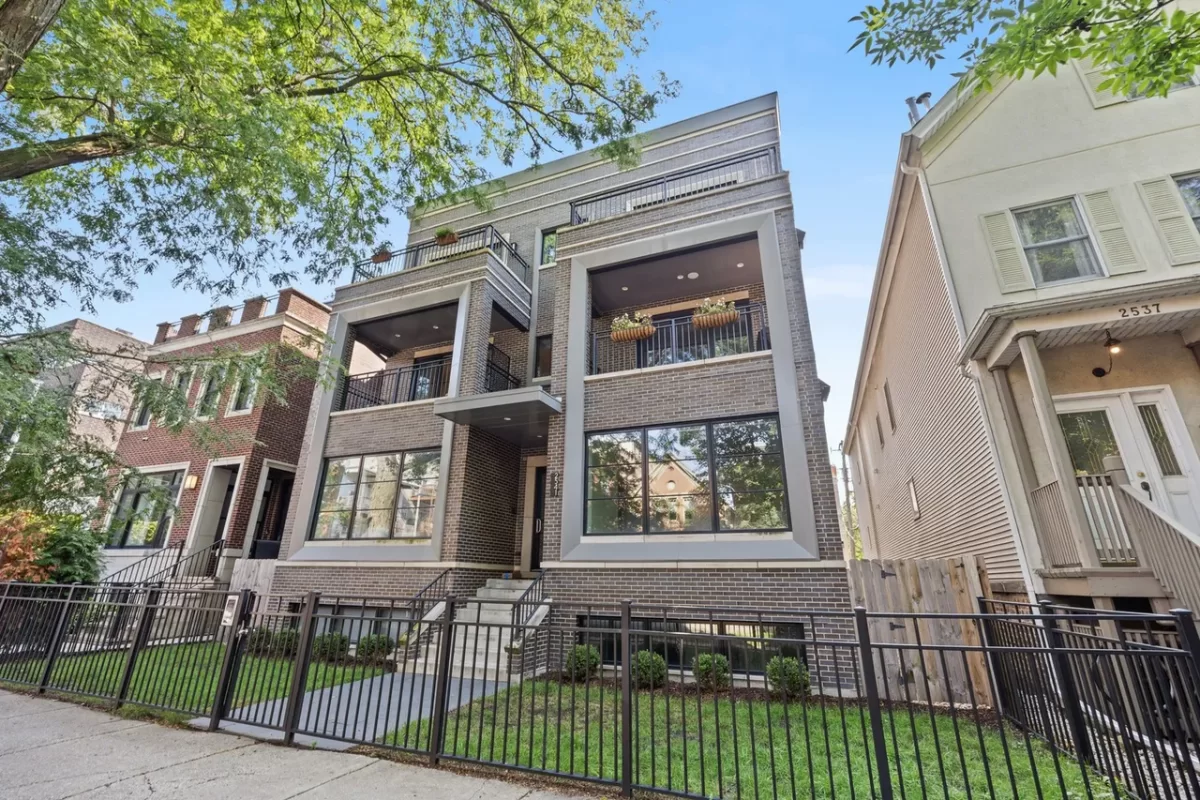 4BR Condo for Sale in Chicago, IL