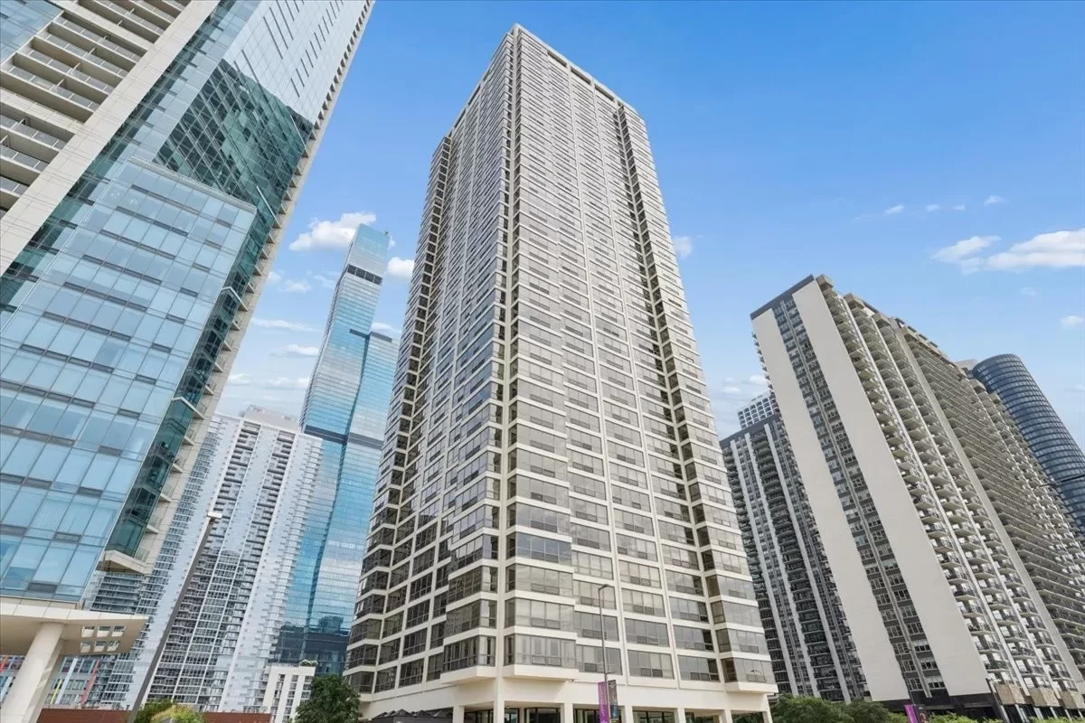 2BR Condo for Sale in Chicago, IL