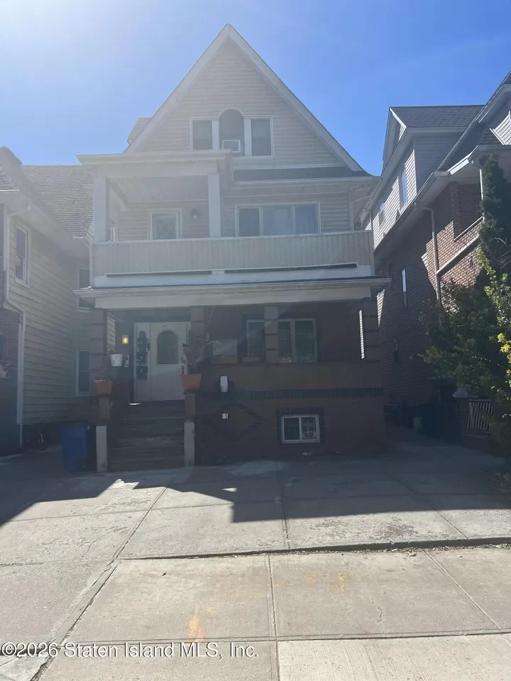 6BR Multi-Family for Sale in Brooklyn, NY