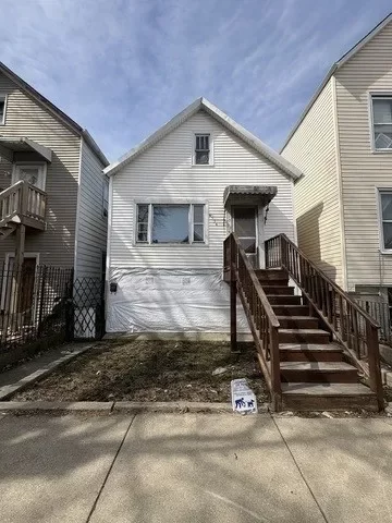 4BR House for Sale in Chicago, IL