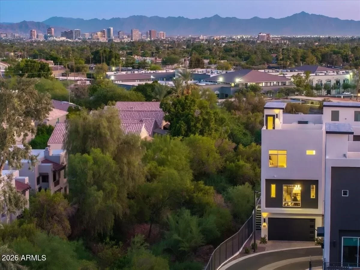 2BR Townhouse for Sale in Phoenix, AZ