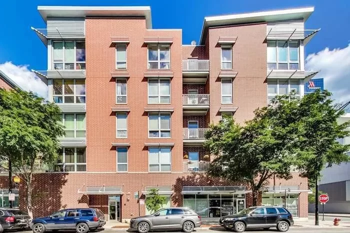 2BR Condo for Sale in Chicago, IL