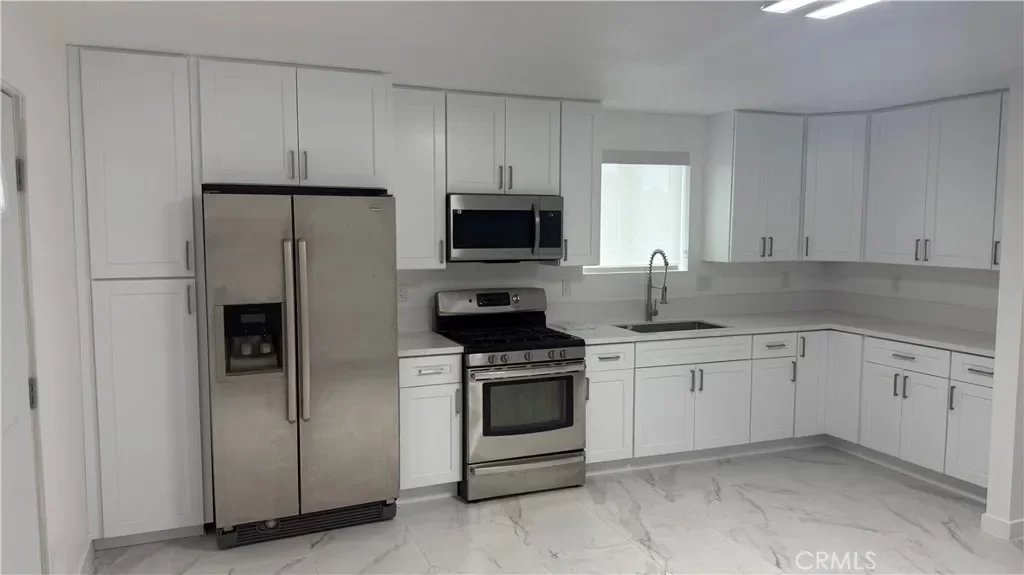 2BR House for Rent in Los Angeles, CA