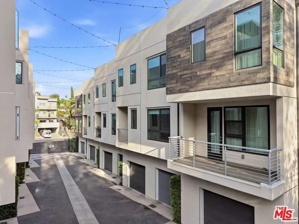 3BR Condo for Sale in Los Angeles, CA