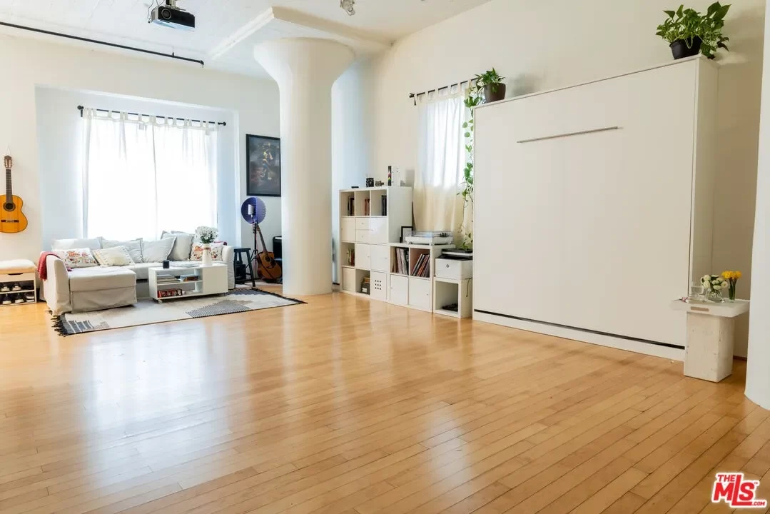 Condo for Sale in Los Angeles, CA