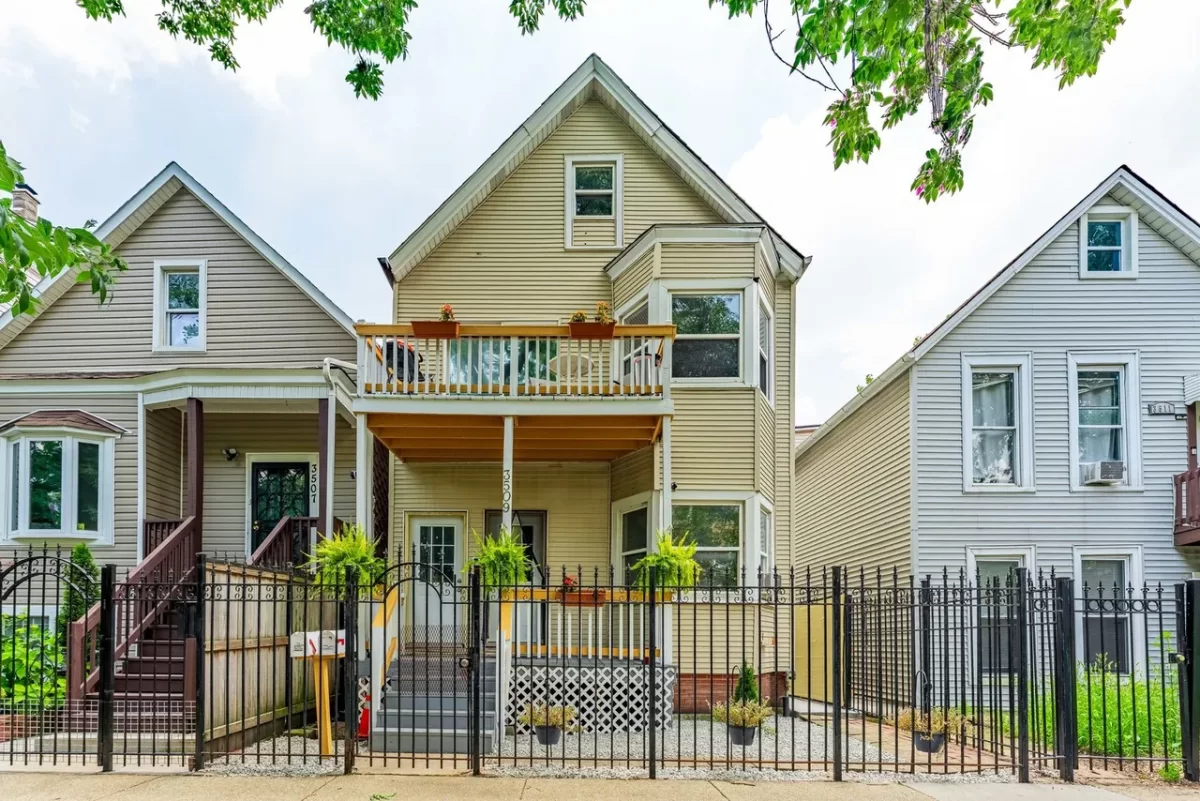 6BR Multi-Family for Sale in Chicago, IL