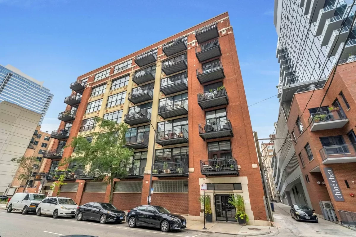 2BR Condo for Sale in Chicago, IL