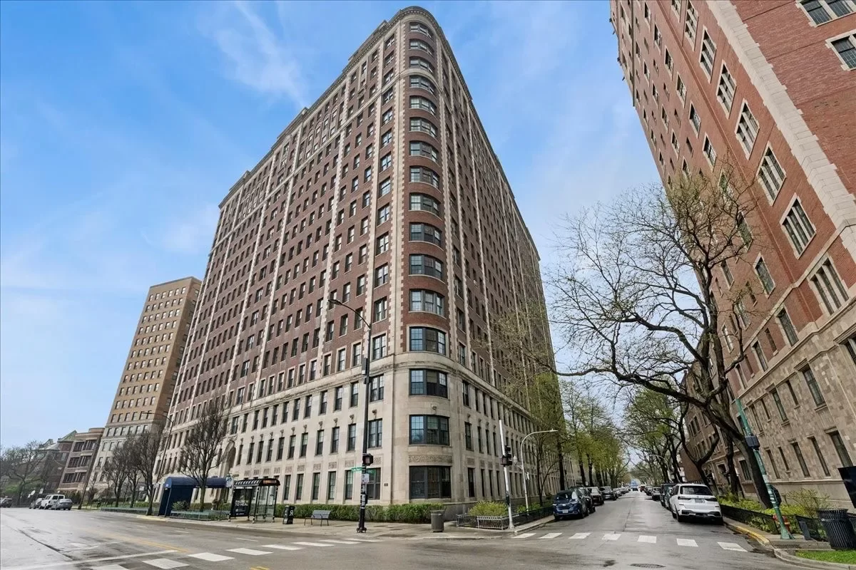 2BR Condo for Sale in Chicago, IL