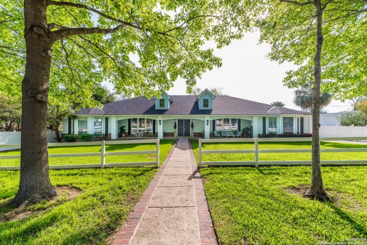 4BR House for Sale in San Antonio, TX