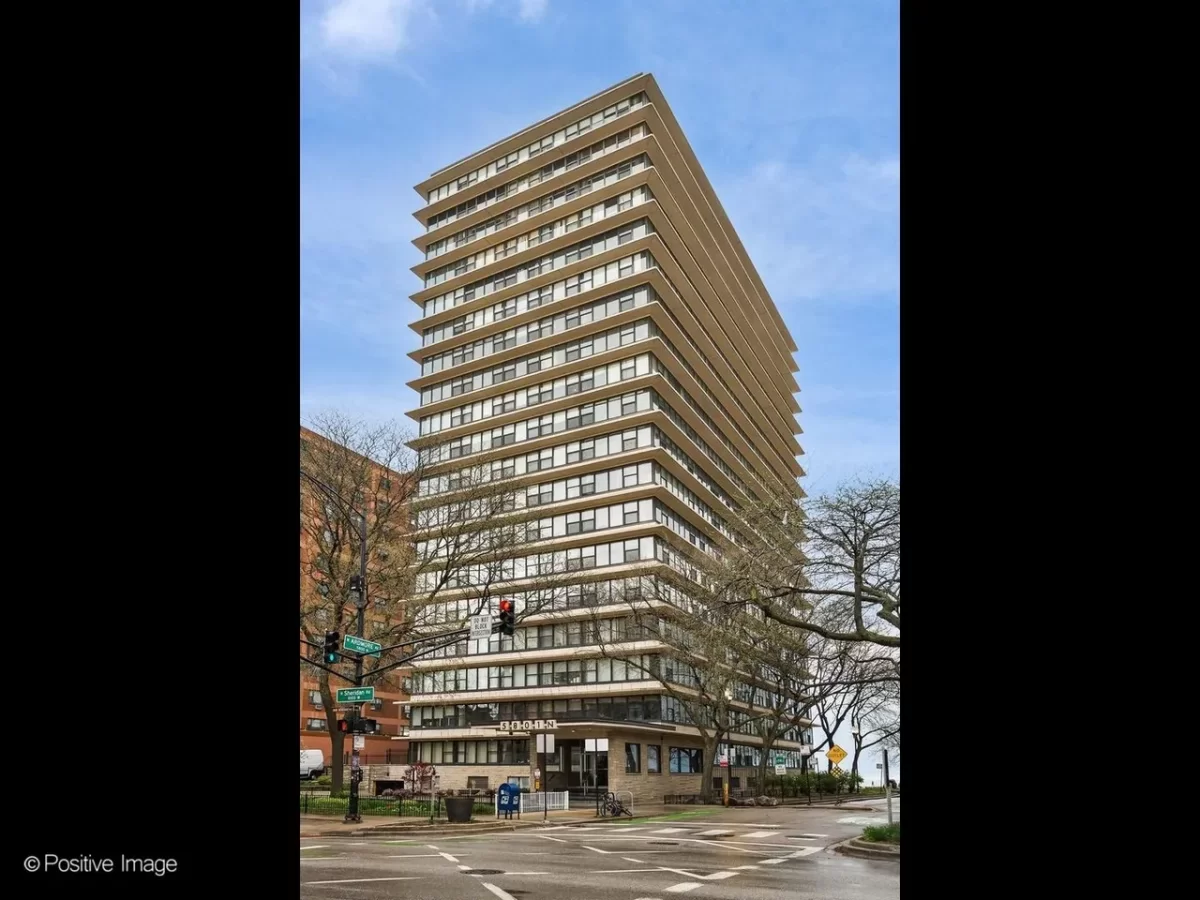 2BR Condo for Sale in Chicago, IL