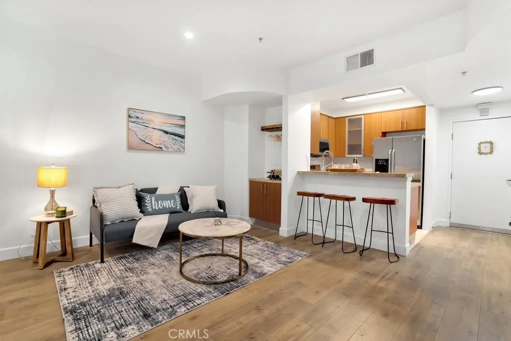 2BR Condo for Sale in Los Angeles, CA