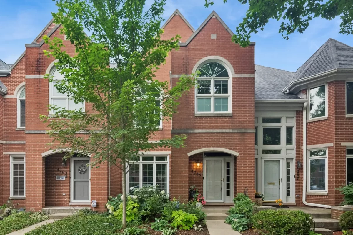 3BR Townhouse for Sale in Chicago, IL