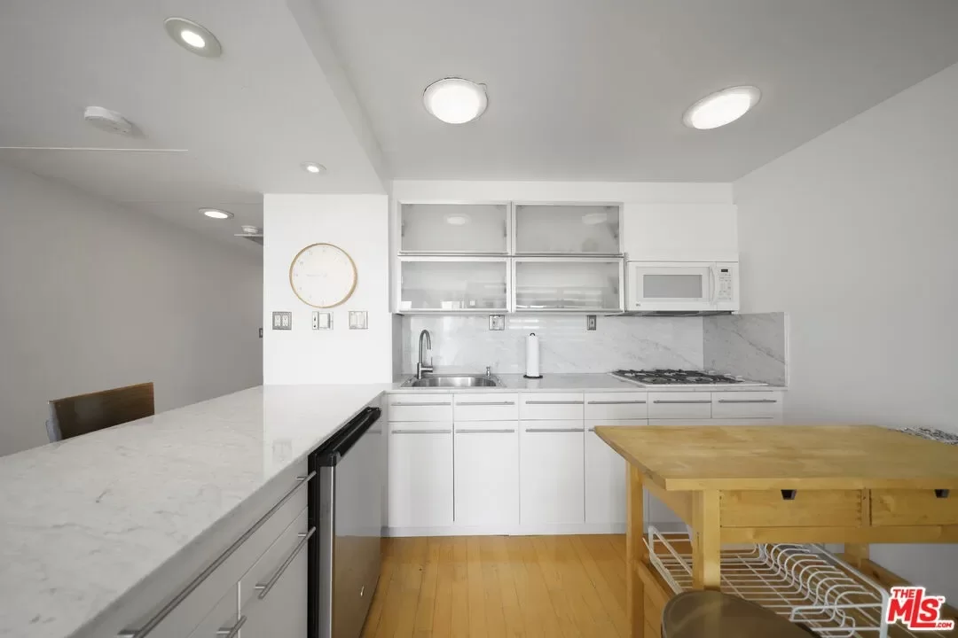 Condo for Rent in Los Angeles, CA