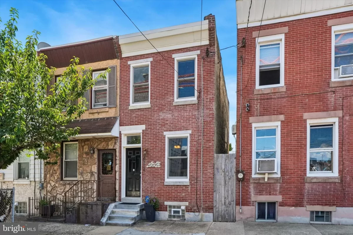 2BR Townhouse for Sale in Philadelphia, PA