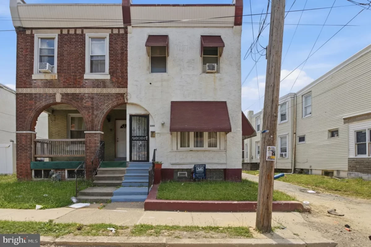 4BR Townhouse for Sale in Darby, PA