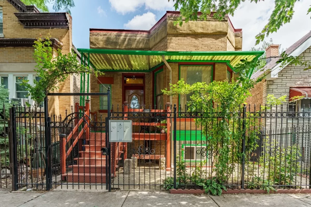 2BR House for Sale in Chicago, IL