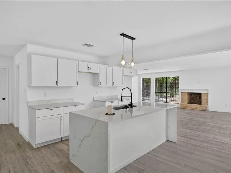 4BR House for Sale in Dallas, TX