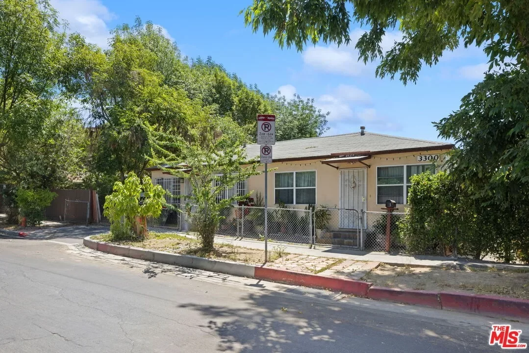 3BR Multi-Family for Sale in Los Angeles, CA