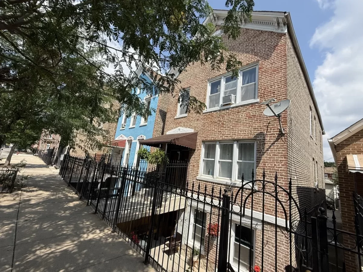 6BR Multi-Family for Sale in Chicago, IL
