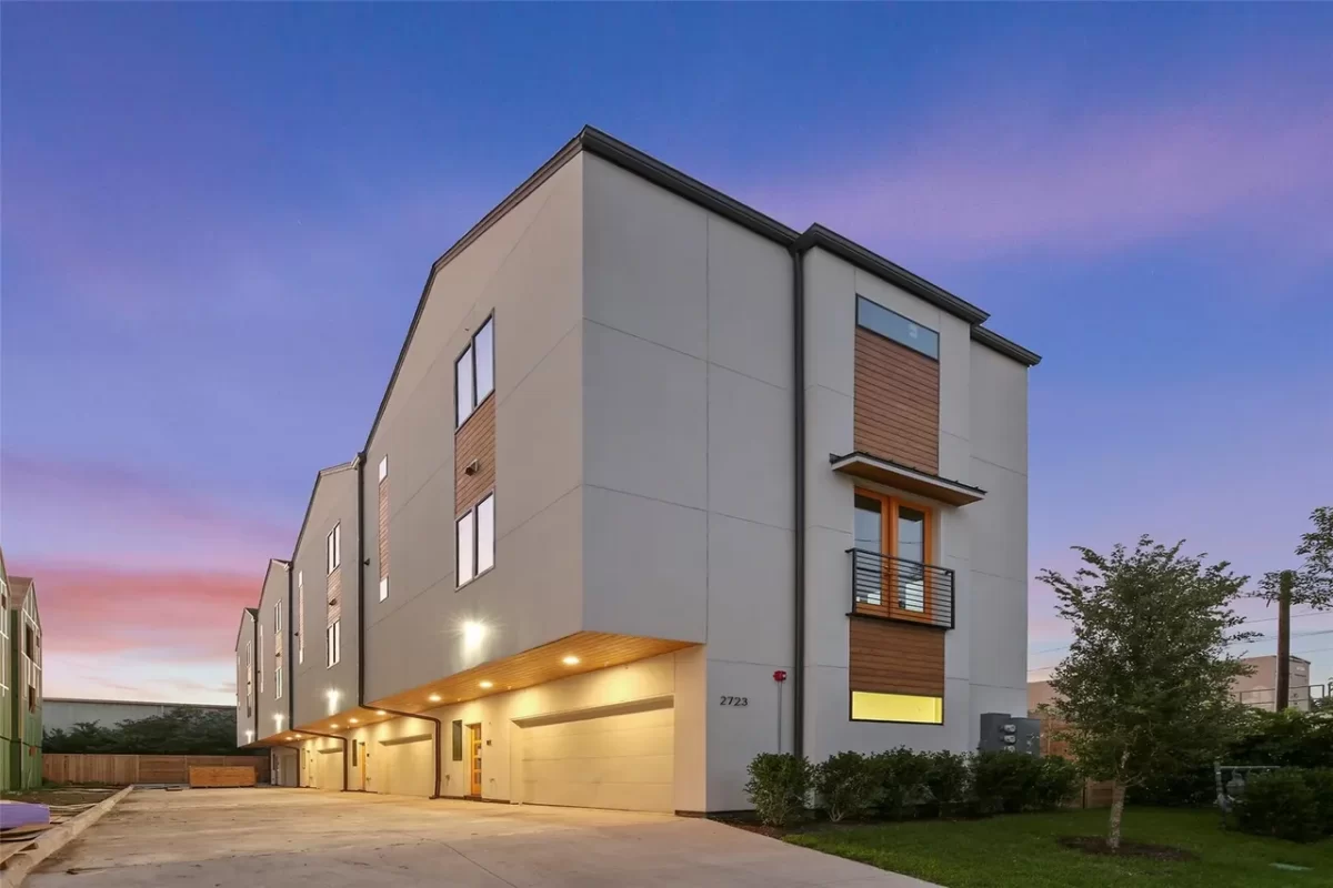 2BR Townhouse for Sale in Dallas, TX