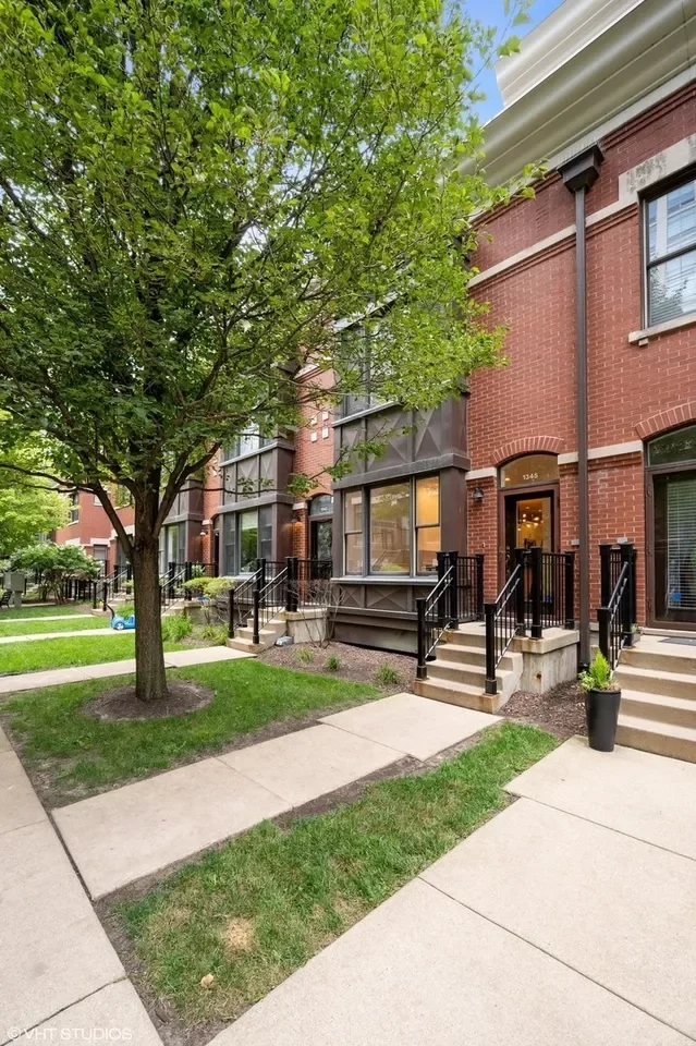 3BR Townhouse for Rent in Chicago, IL