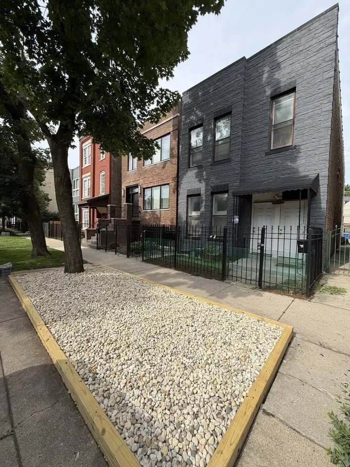 2BR House for Rent in Chicago, IL
