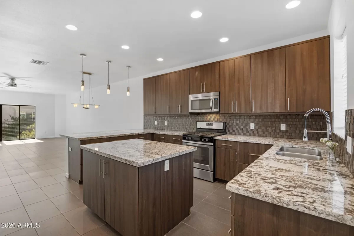 3BR Townhouse for Sale in Phoenix, AZ