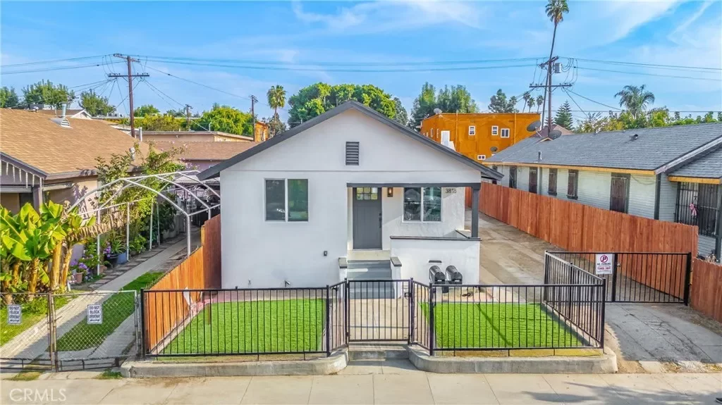 5BR Multi-Family for Sale in Los Angeles, CA