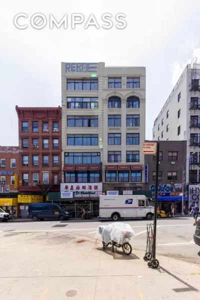 House for Sale in Manhattan, NY