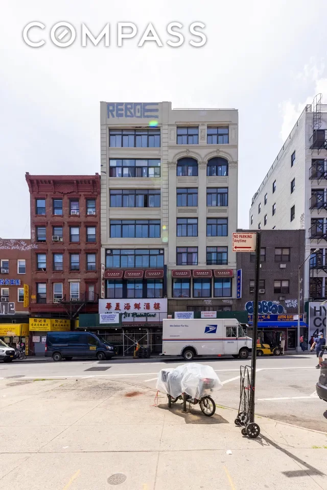 House for Sale in Manhattan, NY