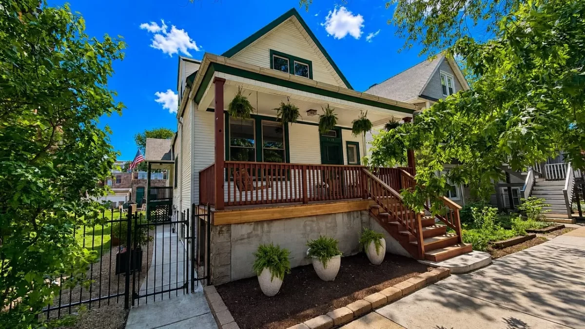4BR House for Sale in Chicago, IL
