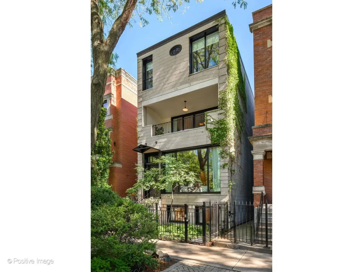 4BR House for Sale in Chicago, IL