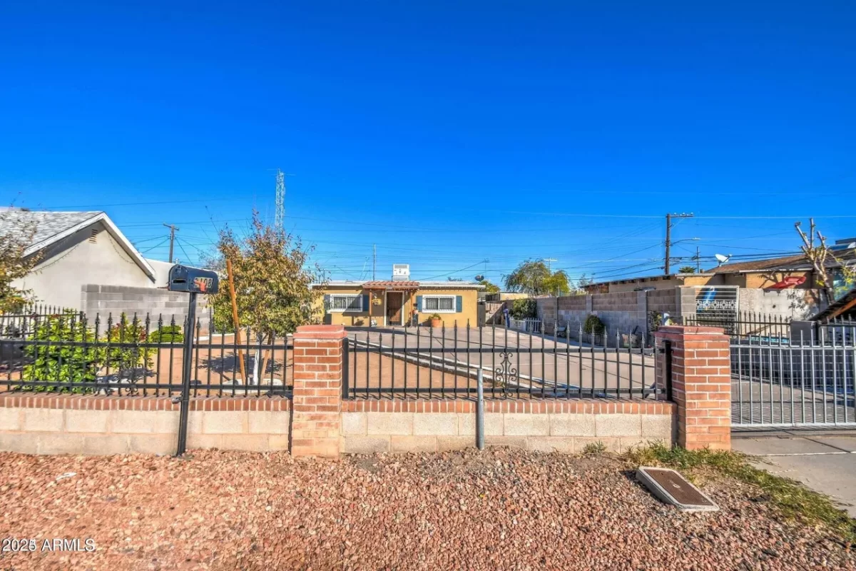 2BR House for Sale in Phoenix, AZ