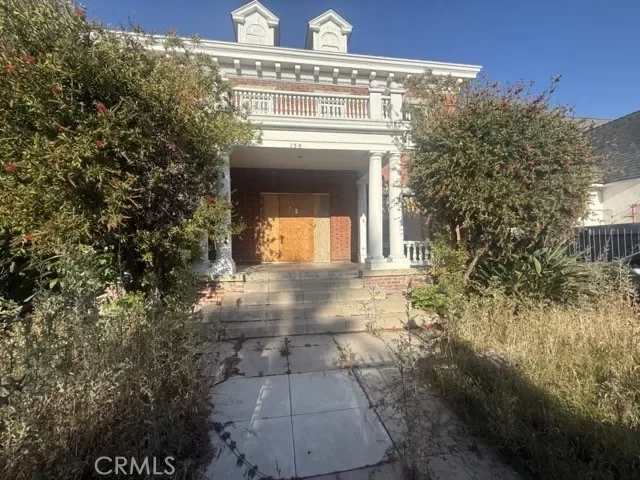 4BR House for Sale in Los Angeles, CA