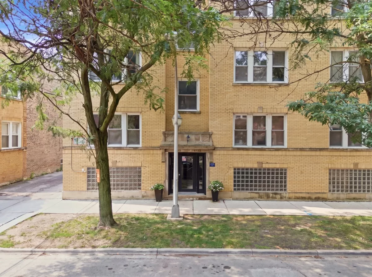 2BR Condo for Sale in Chicago, IL