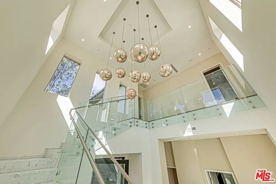 5BR House for Sale in Los Angeles, CA