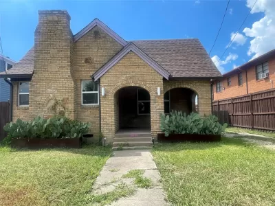 2BR House for Rent in Dallas, TX