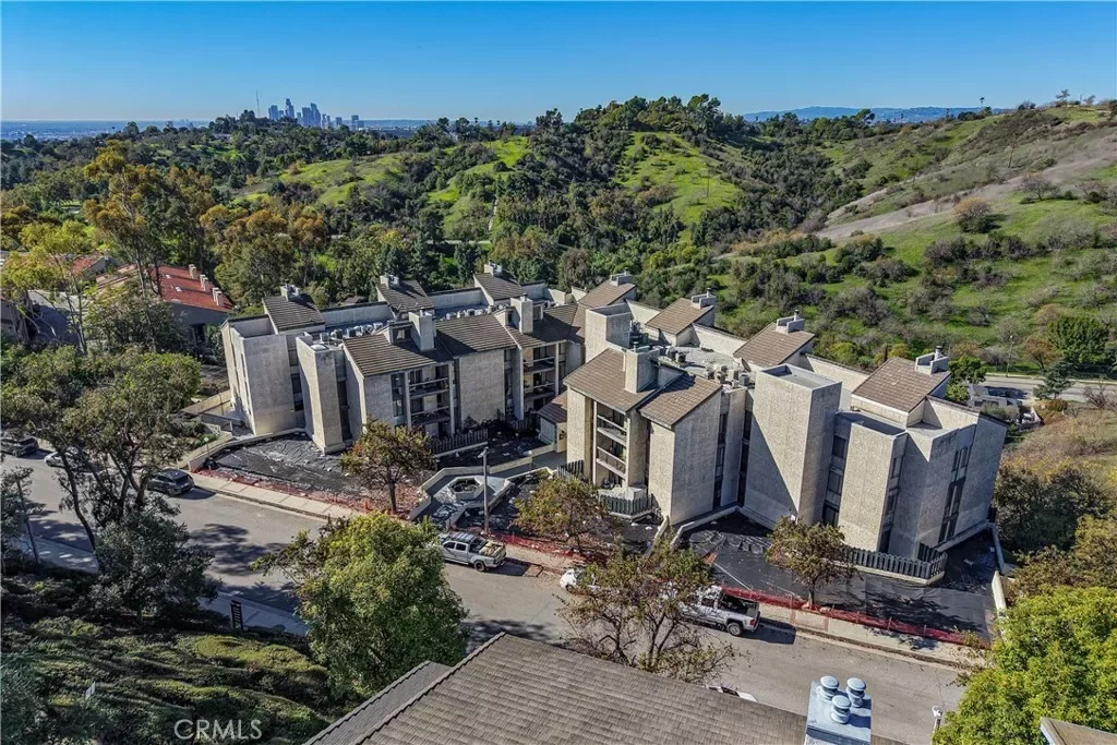 2BR Condo for Sale in Los Angeles, CA