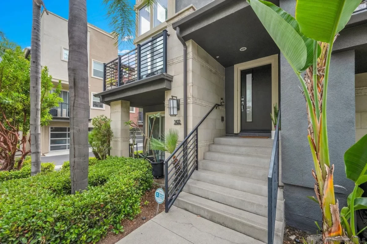 2BR Townhouse for Sale in San Diego, CA