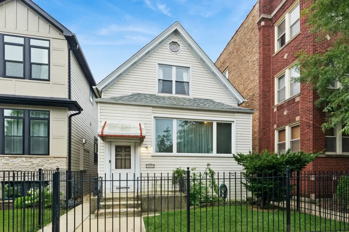 4BR House for Sale in Chicago, IL