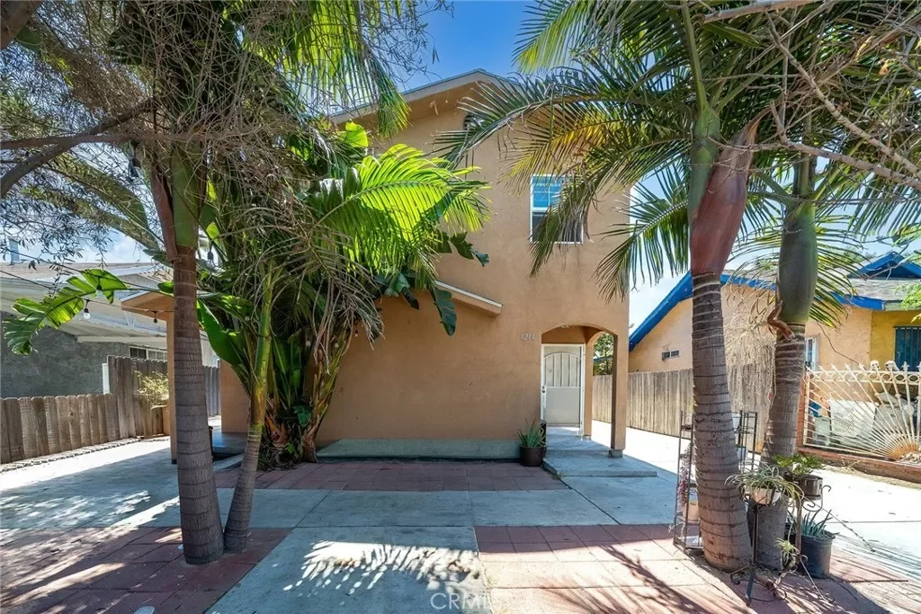 8BR Multi-Family for Sale in Los Angeles, CA